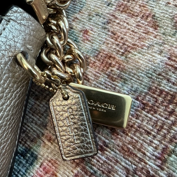 Coach Swagger 20 Shoulder Bag Style 22720 - Picture 4 of 12